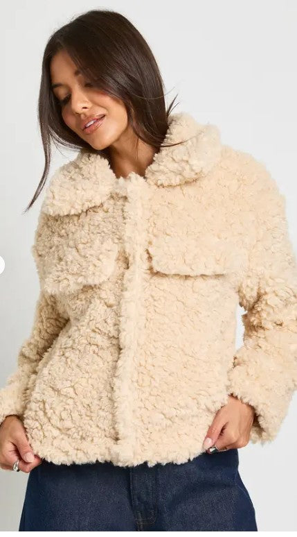 Luxury Teddy Jacket – Faux Fur Trucker Coat for Winter Elegance